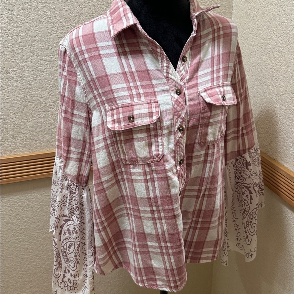 Shyanne Pink and White Plaid Shirt with flared hems size L - Picture 2 of 7